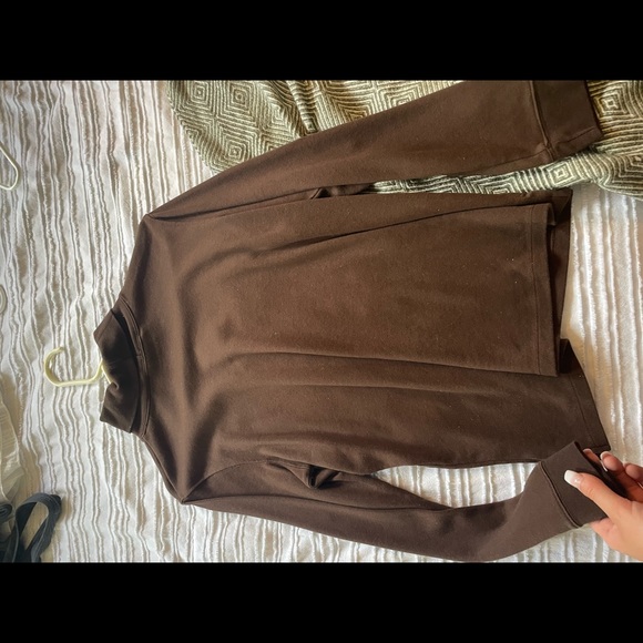 Brown turtleneck long sleeve - Picture 2 of 4